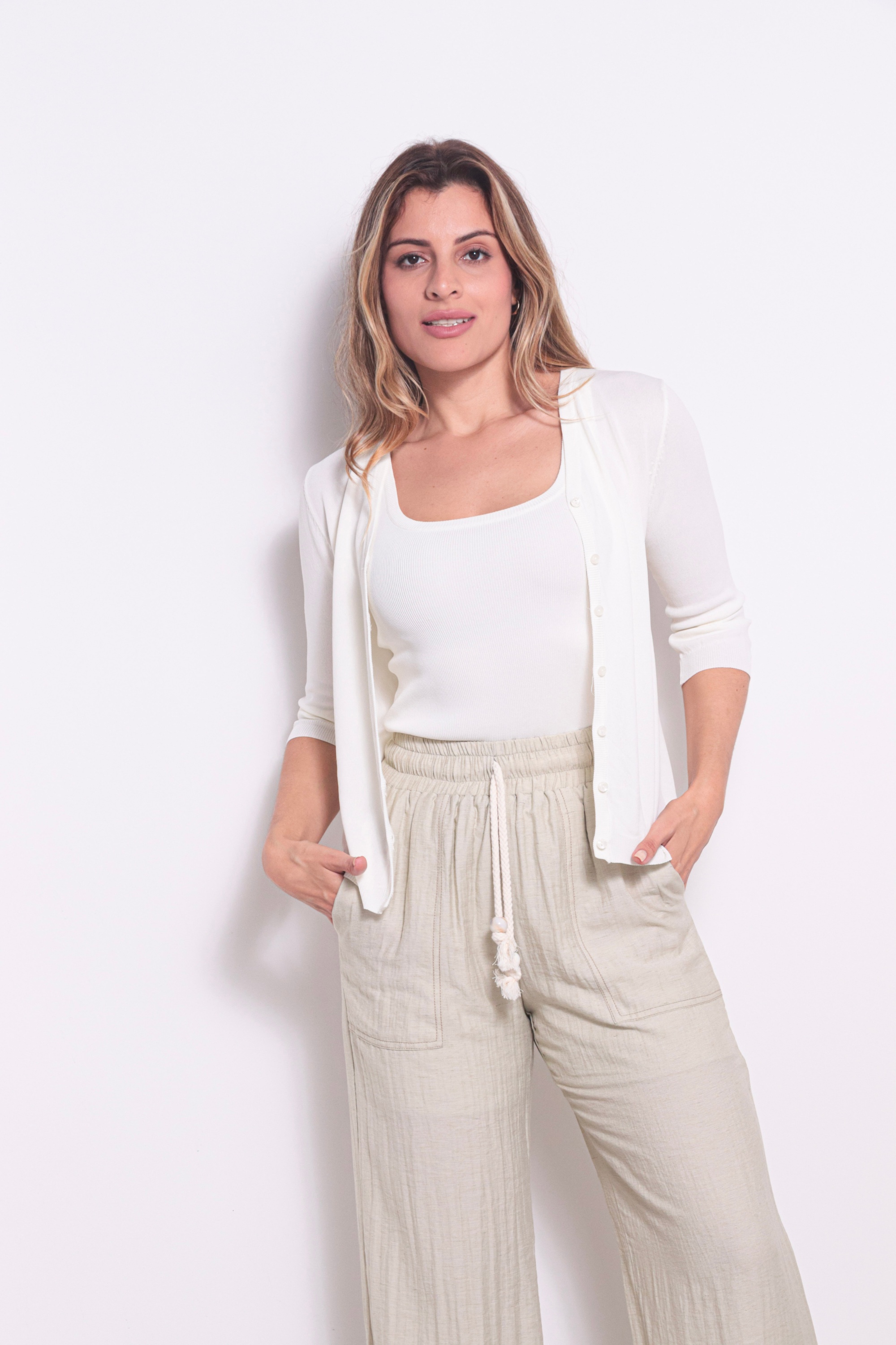 Cardigan Feminino Off White de Malha Leve para Meia Estação