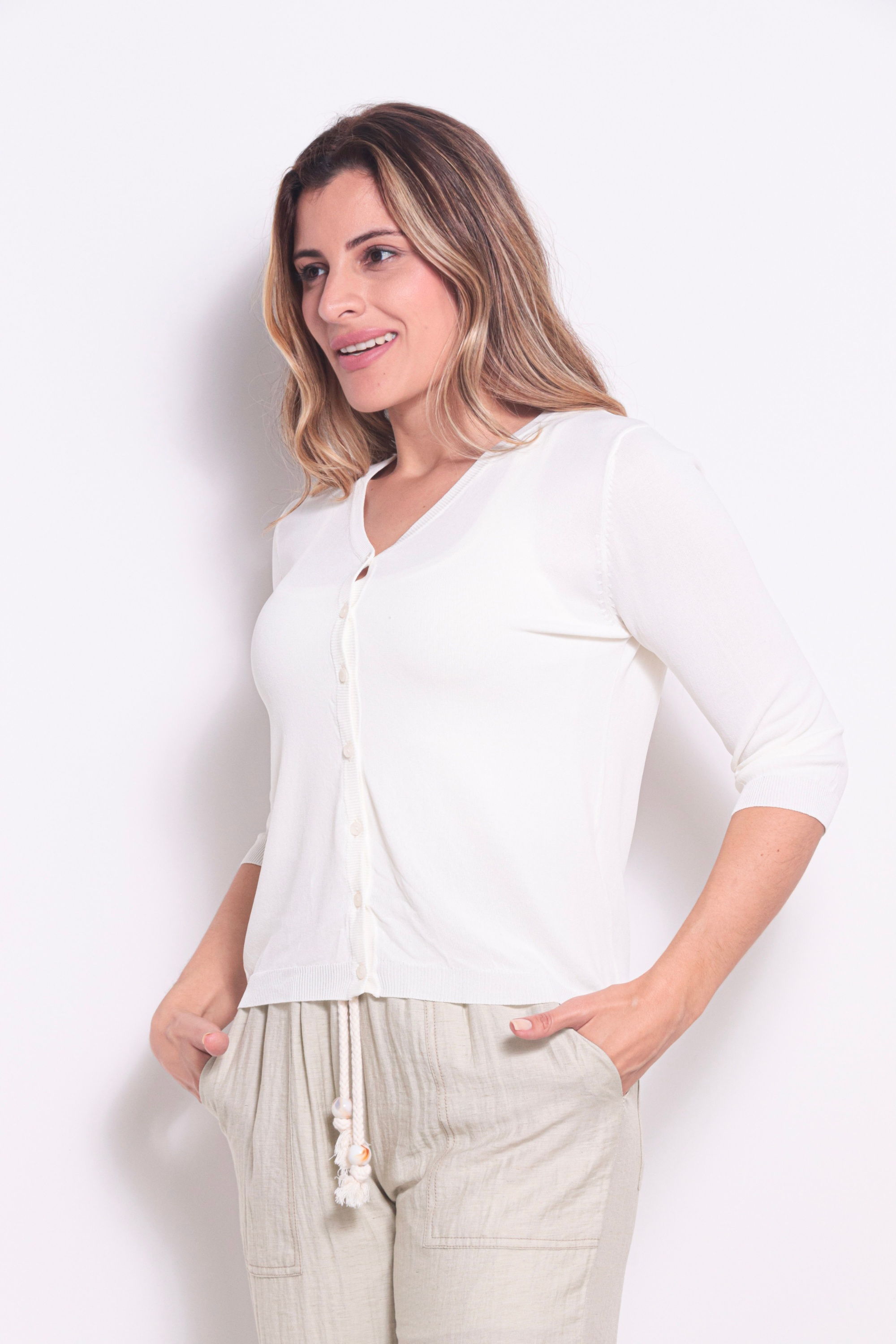 Cardigan Feminino Off White de Malha Leve para Meia Estação